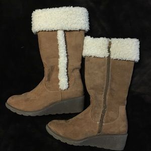 Girls suede boots size 4